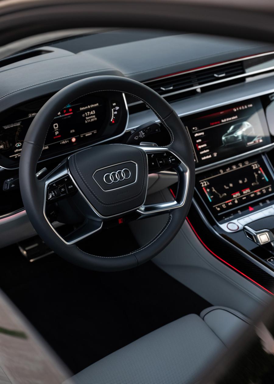 Панель приборов Audi S8 (D5) 2019 года  (WW) (фото 27 из 45)